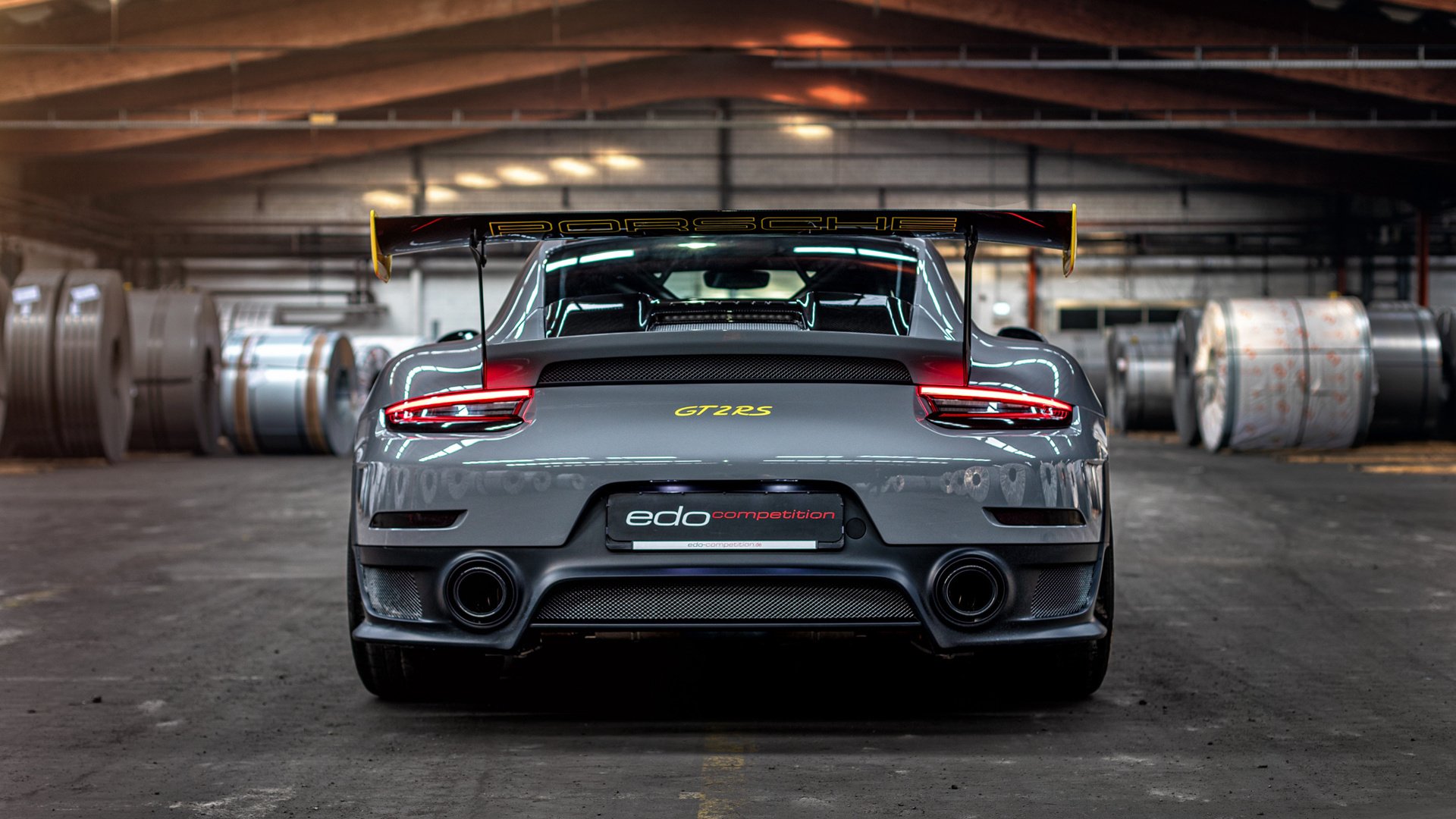 -青年篮球明星比赛中展现超凡天赋，青年篮球运动员