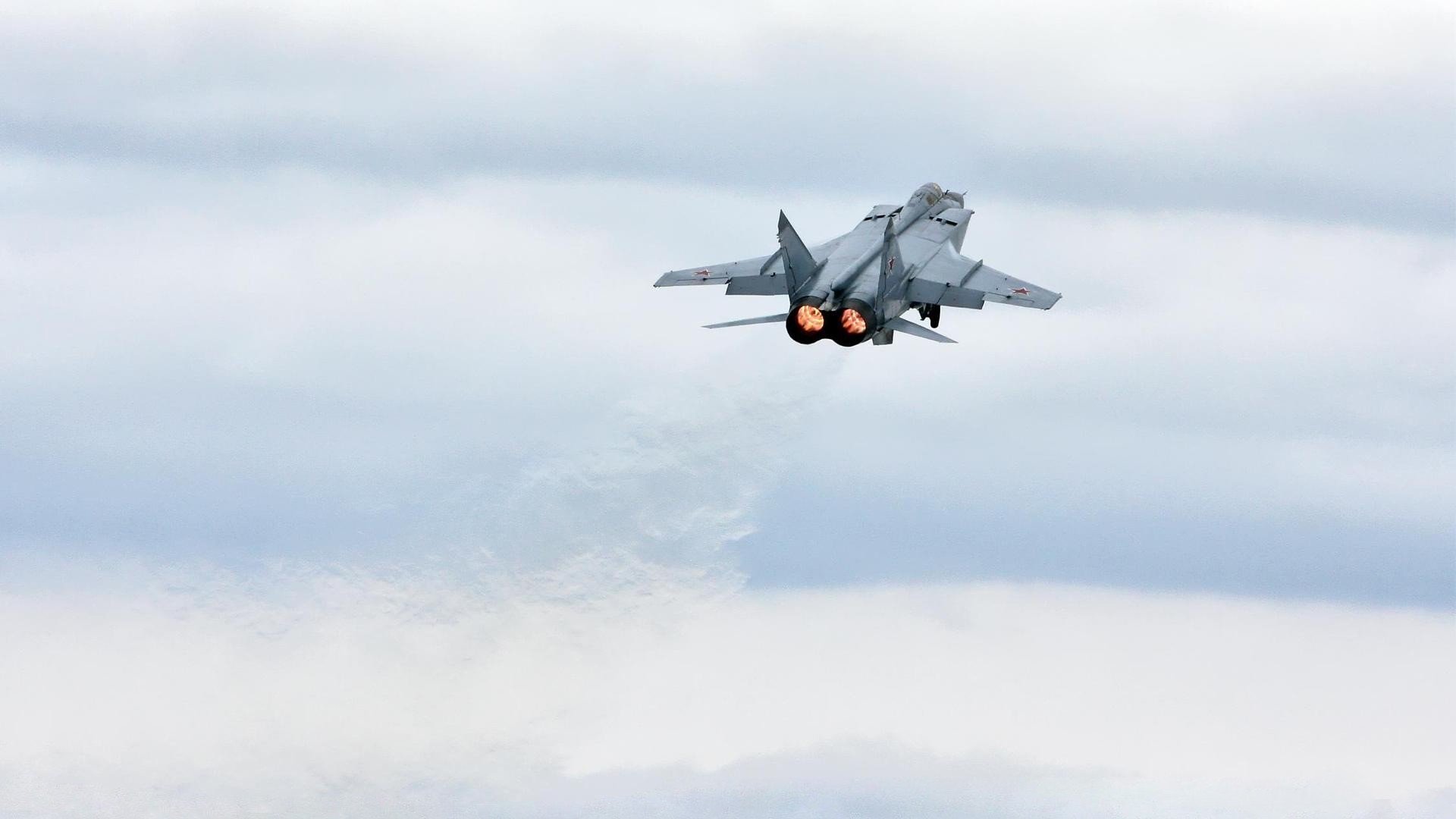 奥格斯堡赢得保级之战,士气大增,奥格斯堡队