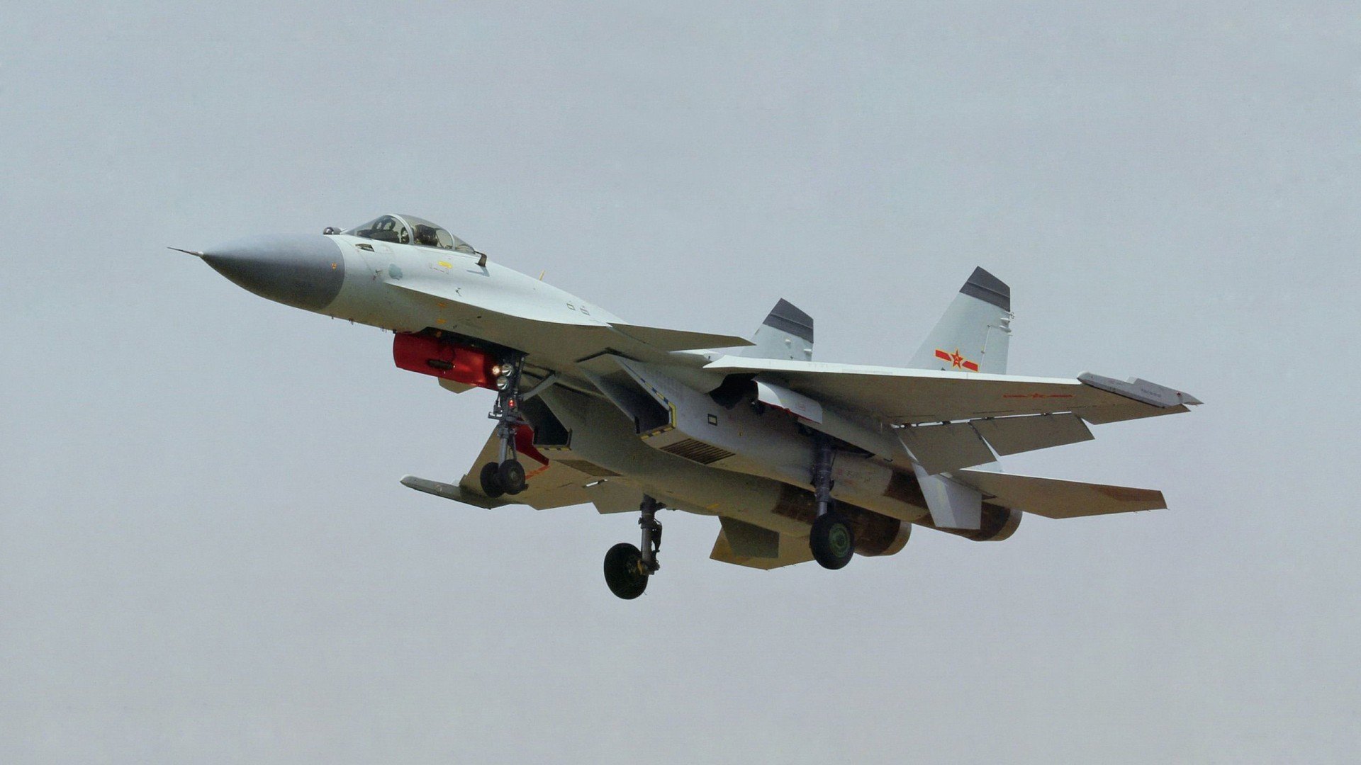 库兹马诺维奇在巴黎奥运会手球比赛中屡次扑救对方单刀球,库兹马首发