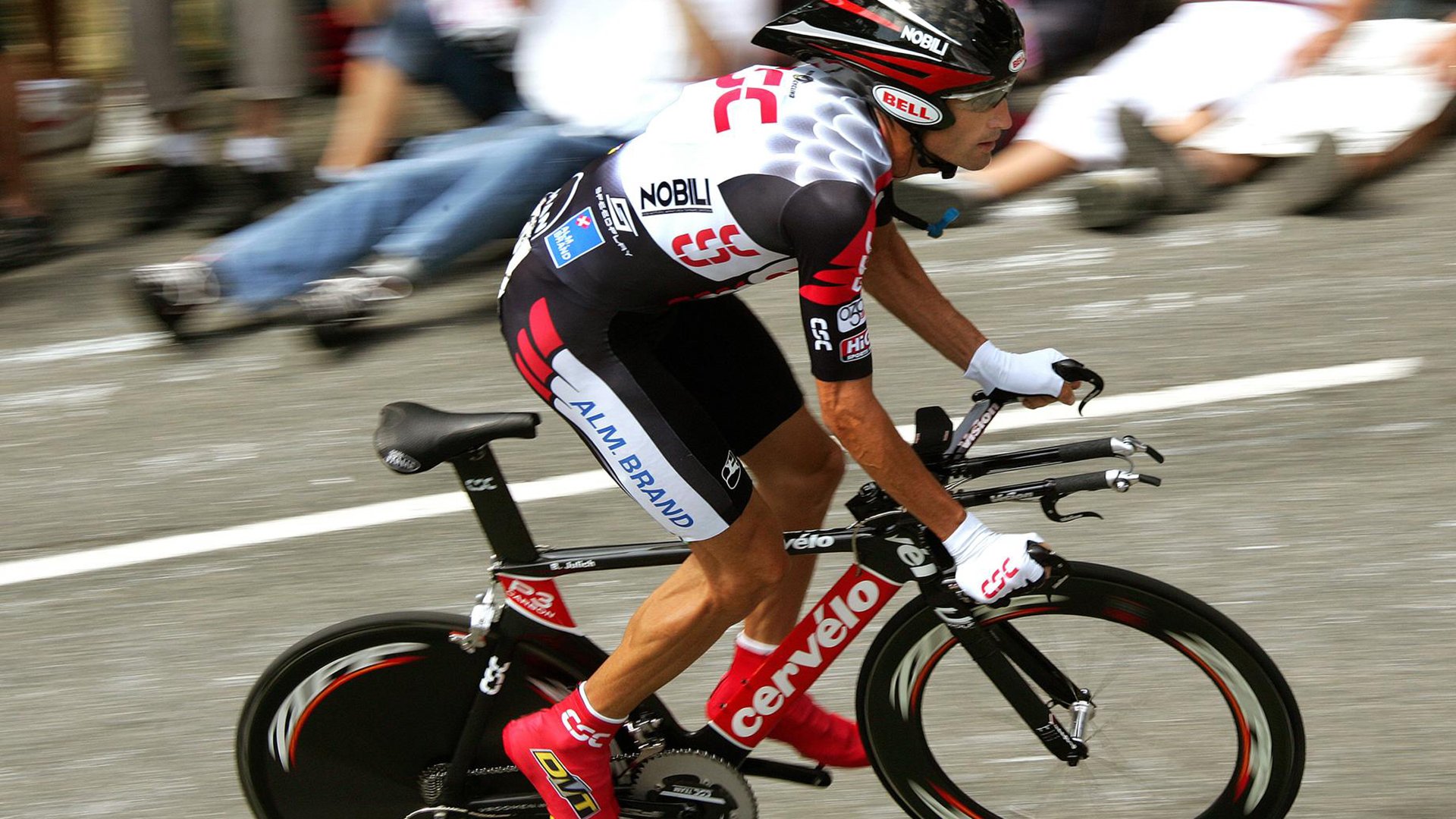 开云-最新积分榜：皇马继续领跑，巴萨紧追不舍，皇马巴萨积分相同